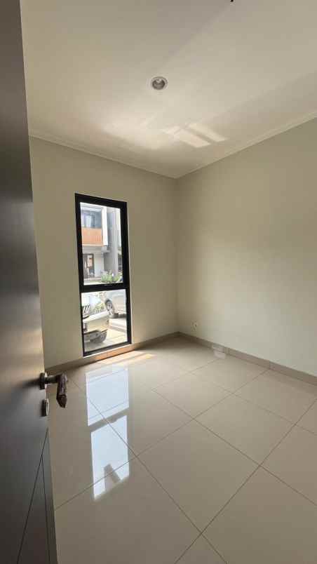disewakan rumah summarecon crown gading