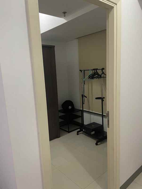 disewakan unit semi furnish di apartemen anderson