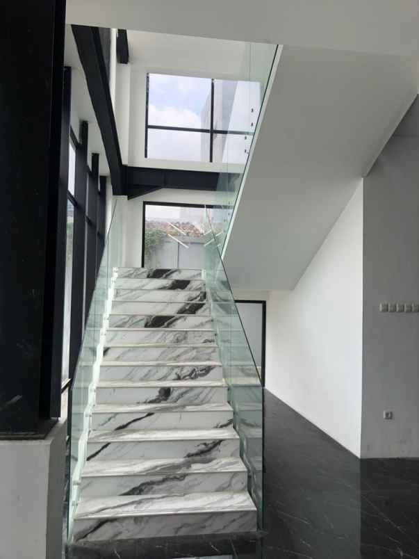 gedung gudang baru kebayoran lama jak sel