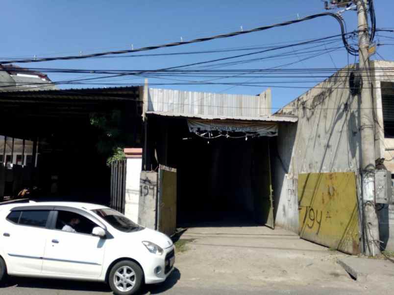 gudang di kedung cowek hadap barat nol jalan raya