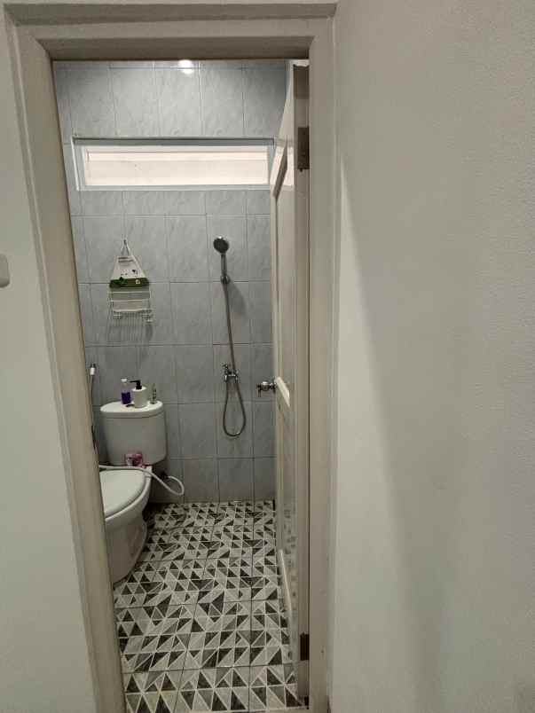 jual rumah 2 lantai dekat alun alun kota depok gdc