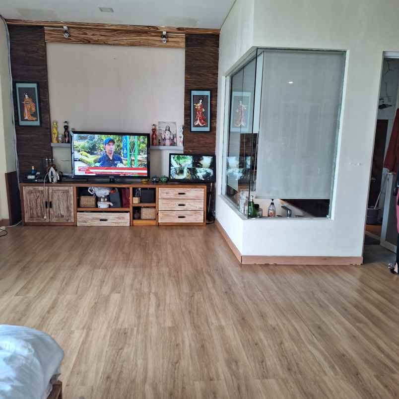 jual rumah green lake city cipondoh