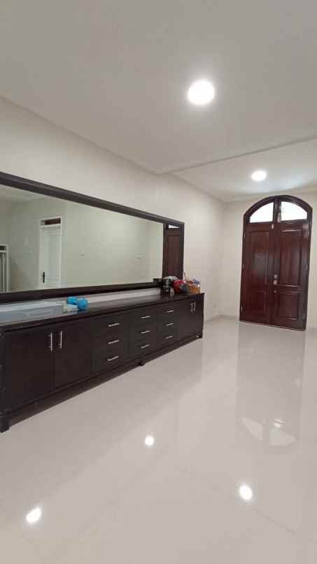 jual rumah hadap taman di kota wisata cibubur