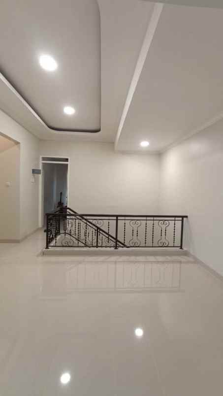 jual rumah hadap taman di kota wisata cibubur