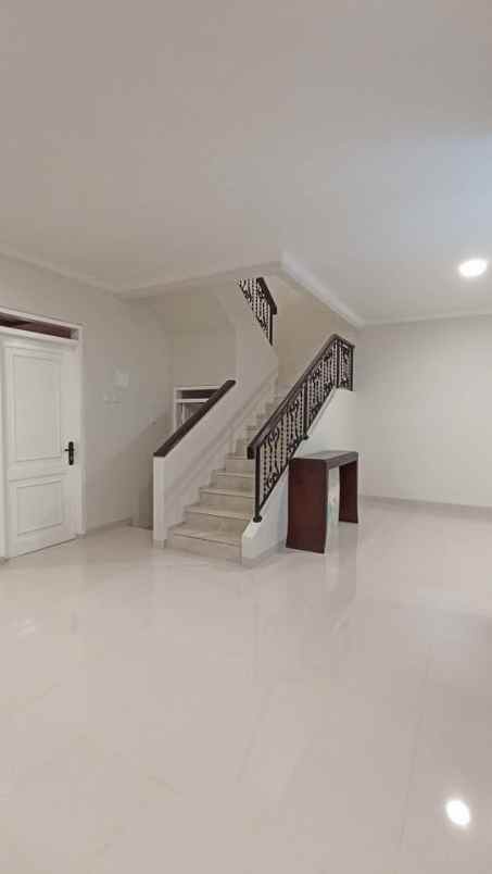 jual rumah hadap taman di kota wisata cibubur