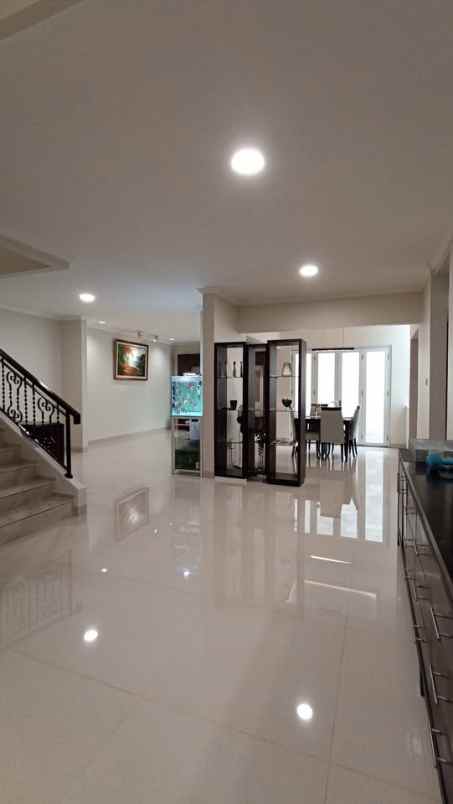 jual rumah hadap taman di kota wisata cibubur