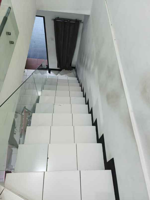 jual rumah taman palem lestari jak bar