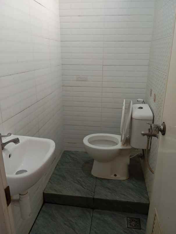 kos dwijaya radio dalam jaksel