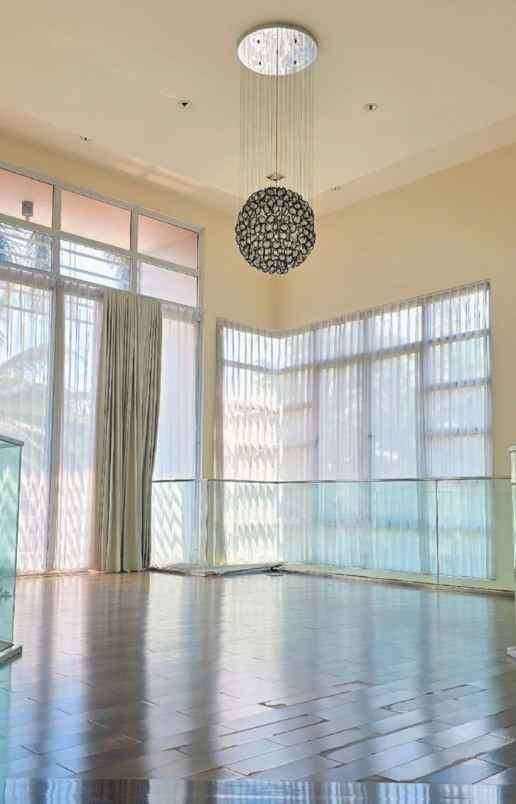 pakuwon indah villa bukit regency