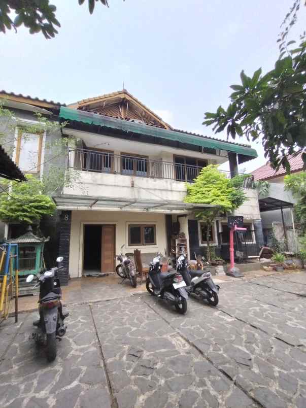 pondok labu rumah lama layak huni dengan carport luas