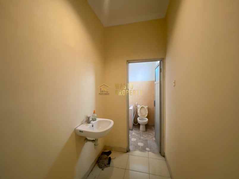 ruko 2 lantai di jl paris lokasi ramai dan siap pakai