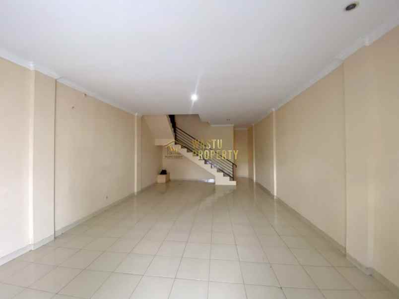 ruko 2 lantai di jl paris lokasi ramai dan siap pakai