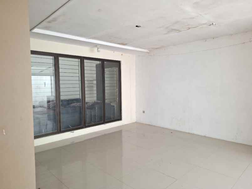 rumah 2 lantai di kaliwates jember