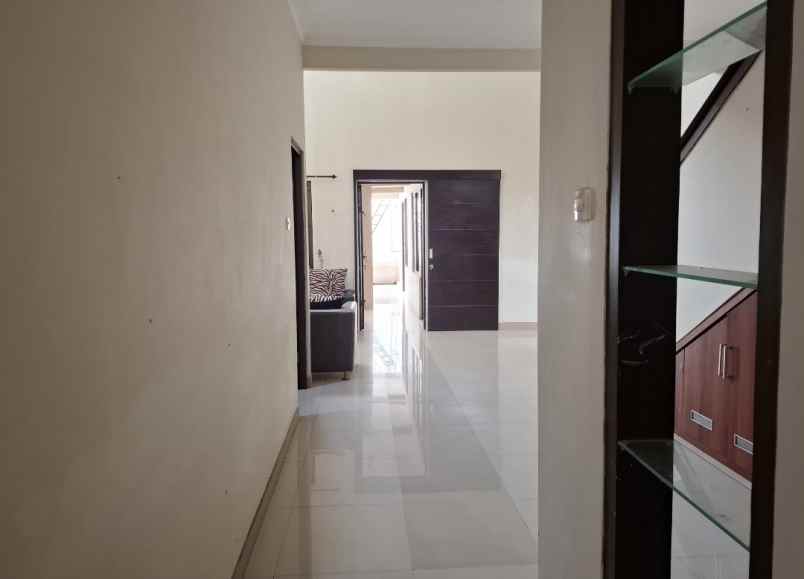 rumah 2 lantai di kaliwates jember