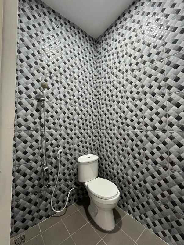 rumah 2 lantai di pondok bambu jakarta timur