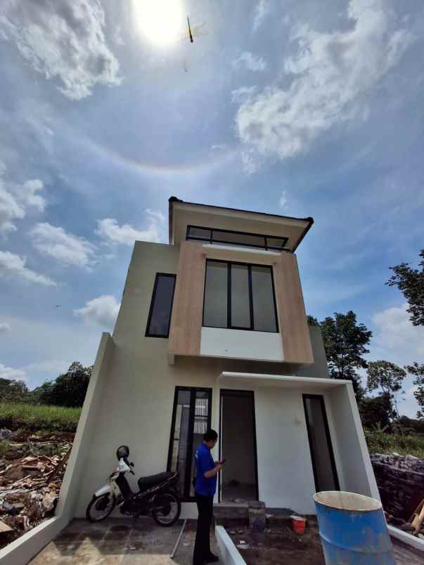 rumah 2 lantai lokasi dekat exit tol sawojajar