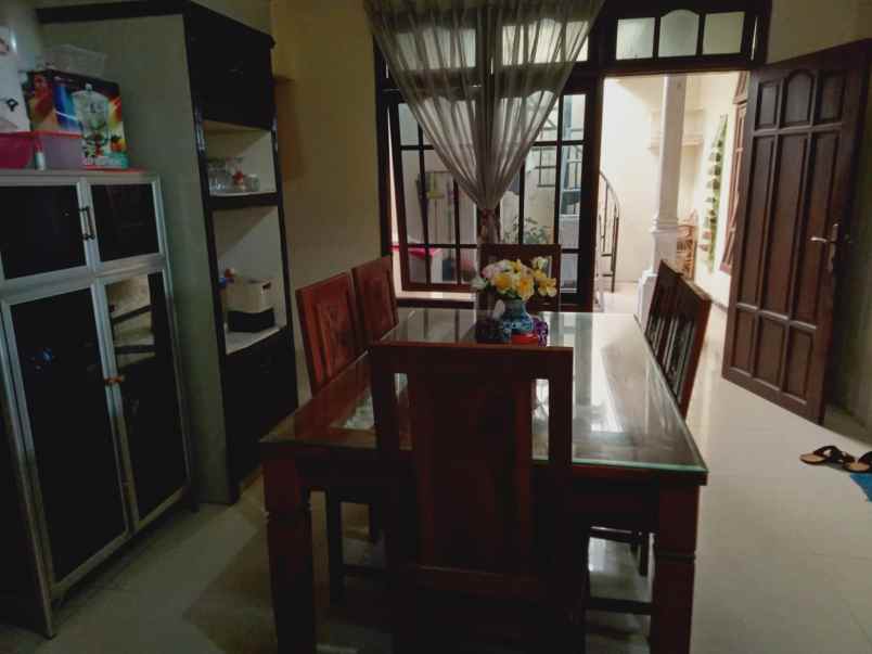 rumah 2 lantai nyaman aman dan strategis