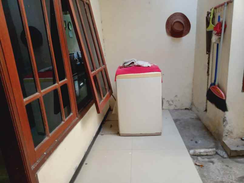 rumah 2 lantai nyaman aman dan strategis