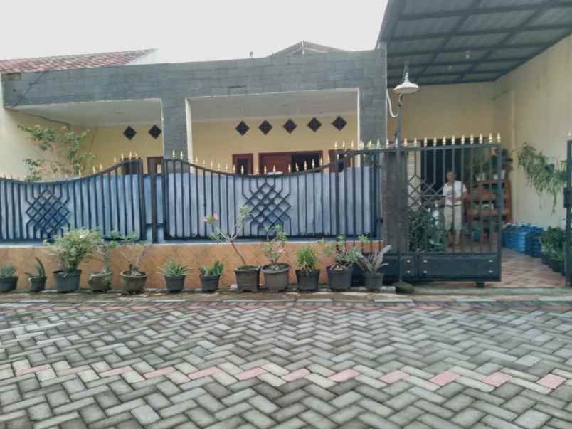 rumah 2 lantai nyaman aman dan strategis