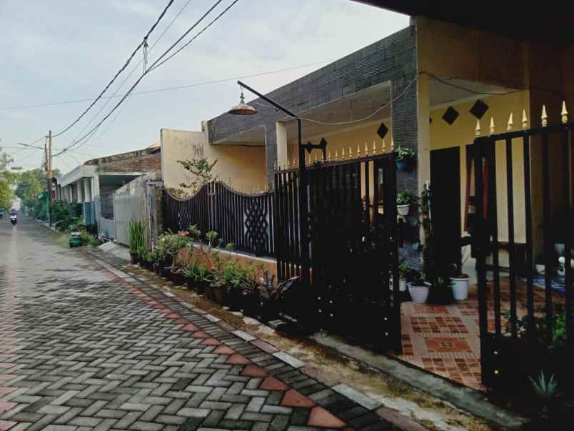 rumah 2 lantai nyaman aman dan strategis