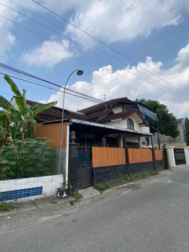 rumah 2 lantai siap huni dekat stasiun tugu yogyakarta