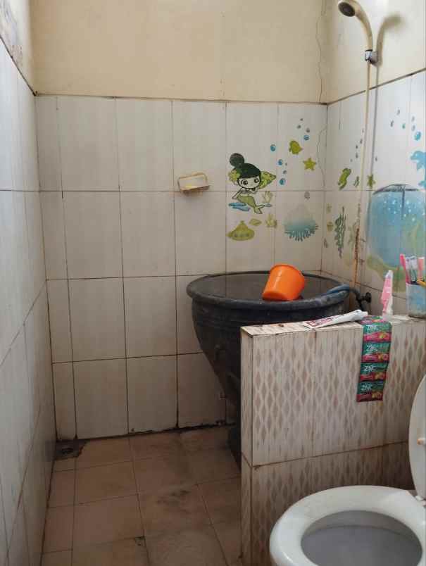 rumah 2 lantai siap huni posisi hook tengah kota solo