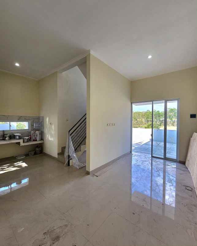 rumah 2 lantai siap huni tanah luas di maguwoharjo