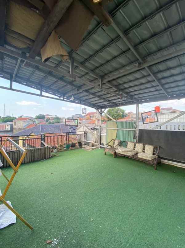 rumah 3 lantai di pasar rebo jakarta timur