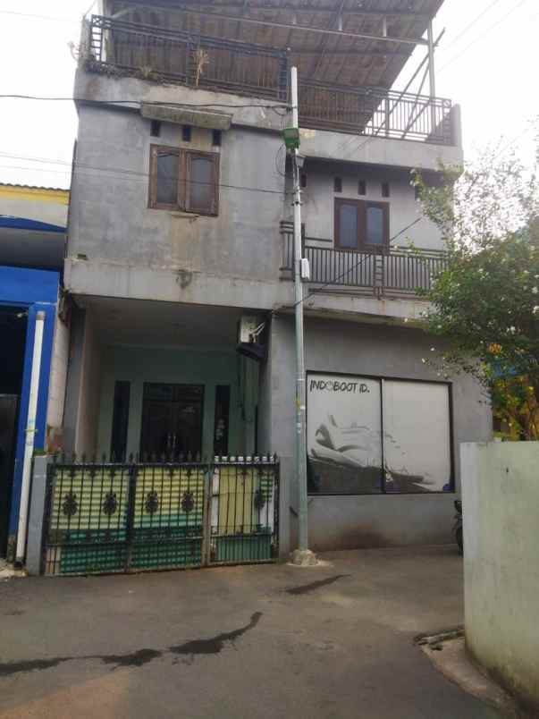 rumah 3 lantai di pasar rebo jakarta timur