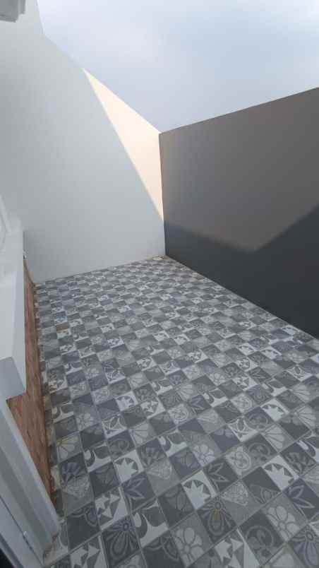 rumah 3 lantai siap huni di tanah baru depok