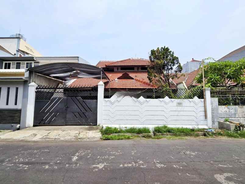 rumah babatan pantai utara strategis row jalan 4 mobil