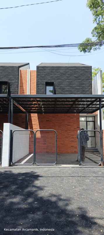 rumah baru 2 lantai arcamanik siap huni harga menarik
