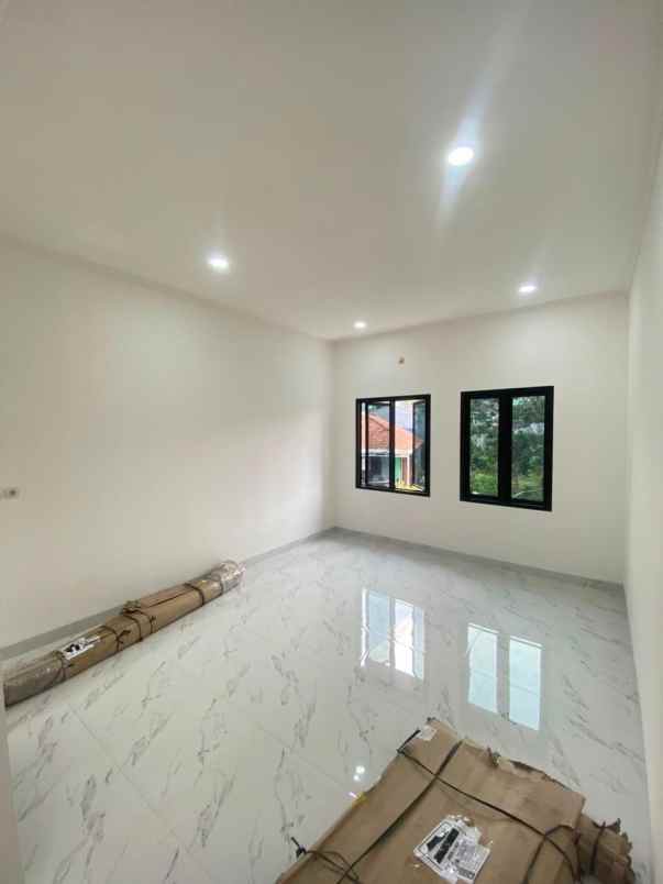 rumah baru 2 lantai di cilodong kota depok