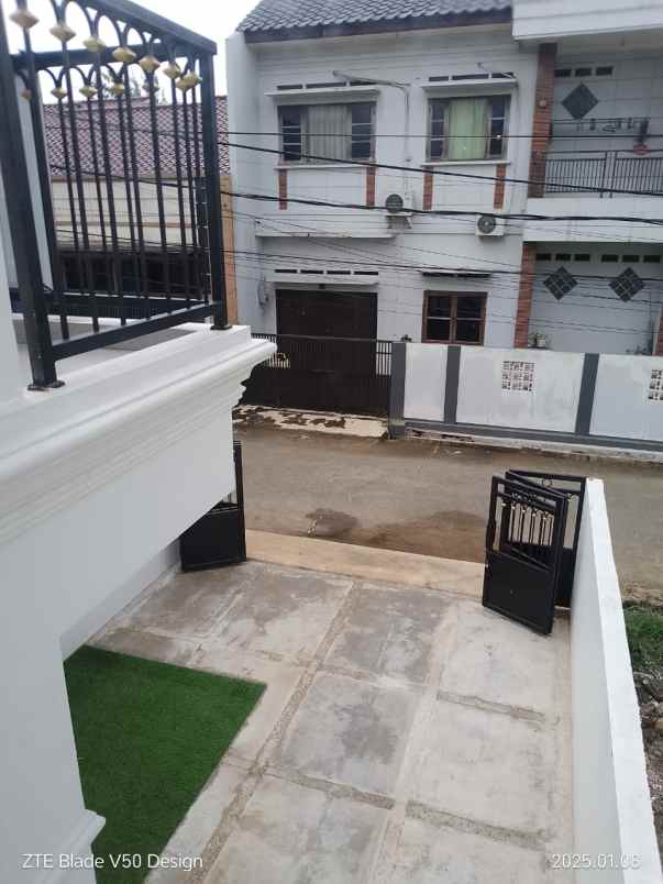 rumah baru 2 lt eropa modern style dekat cibubur