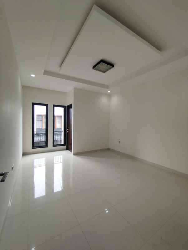 rumah baru dalam komplek di pondok kelapa jaktim