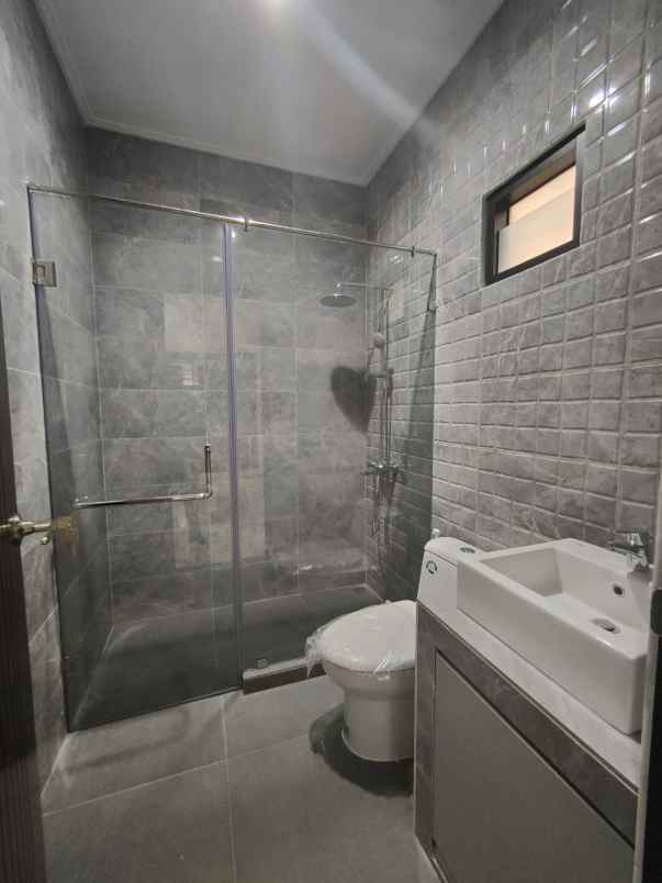 rumah baru dalam komplek di pondok kelapa jaktim