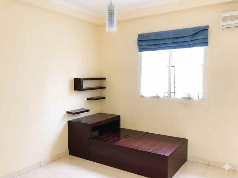 rumah baru direnovasi di legenda wisata cibubur