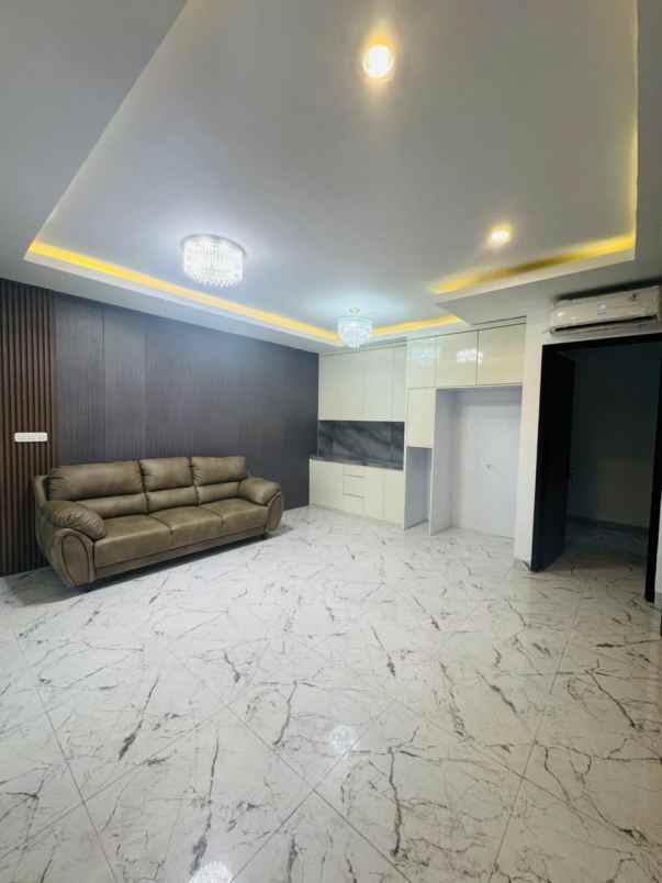 rumah baru gress harga terjangkau pakuwon city