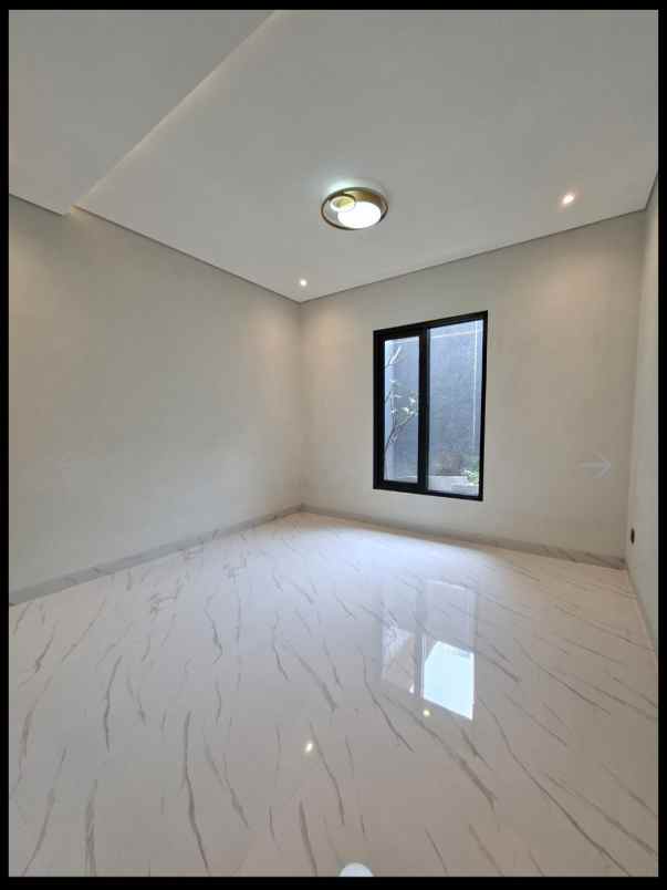 rumah baru mewah luas ready stock di sayap setiabudi