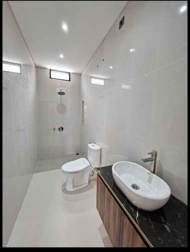 rumah baru mewah luas ready stock di sayap setiabudi