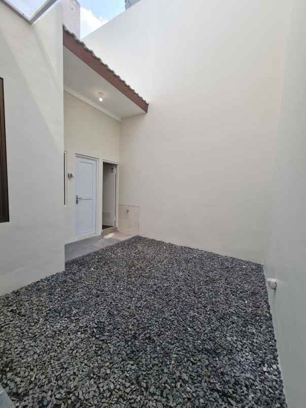 rumah baruk tengah new minimalis granit toto