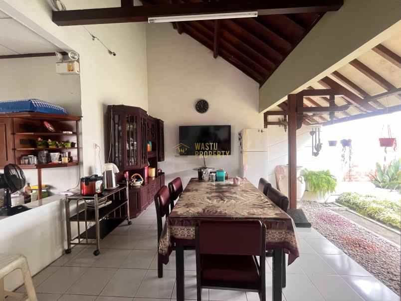 rumah besar lokasi premium pinggir jalan purwomartani