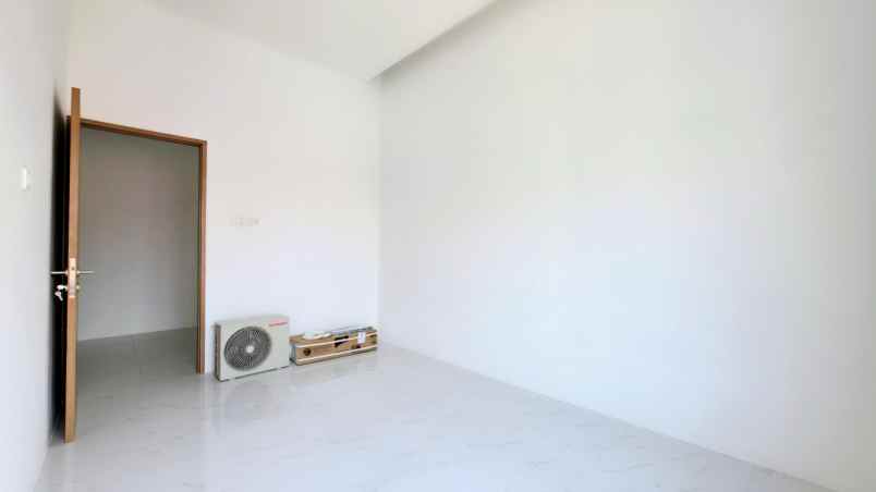 rumah cantik 2 lantai di bulevard hijau harapan indah