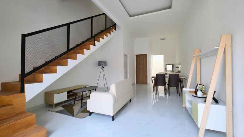 rumah cantik 2 lantai di bulevard hijau harapan indah