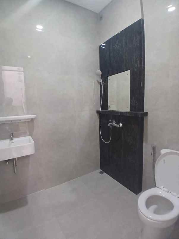 rumah cluster 2 kantai ada rooftop di mampang depok