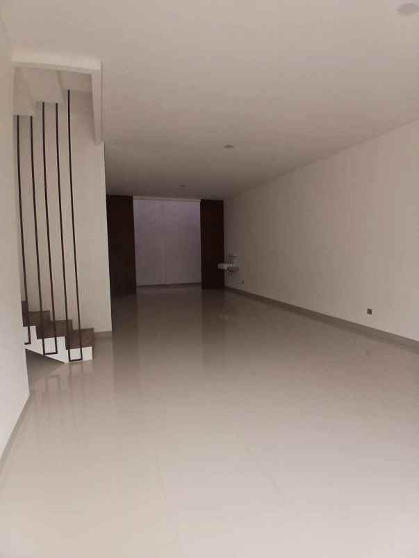 rumah cluster 2 kantai ada rooftop di mampang depok