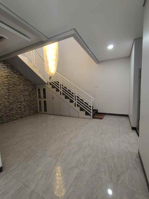 rumah dalam komplek di pondok kelapa jakarta timur