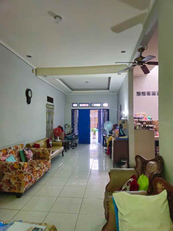 rumah dan 2 kios strategis di tanjung duren jak bar