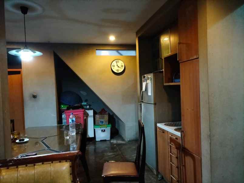 rumah dan kos di jalan setiabudi jakarta selatan