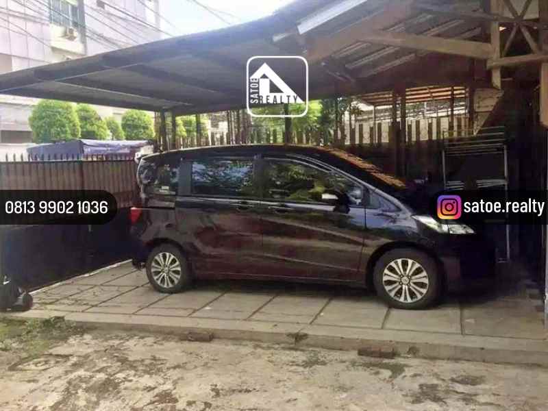 rumah dekat rumah sakit emc jl pulomas kayu putih
